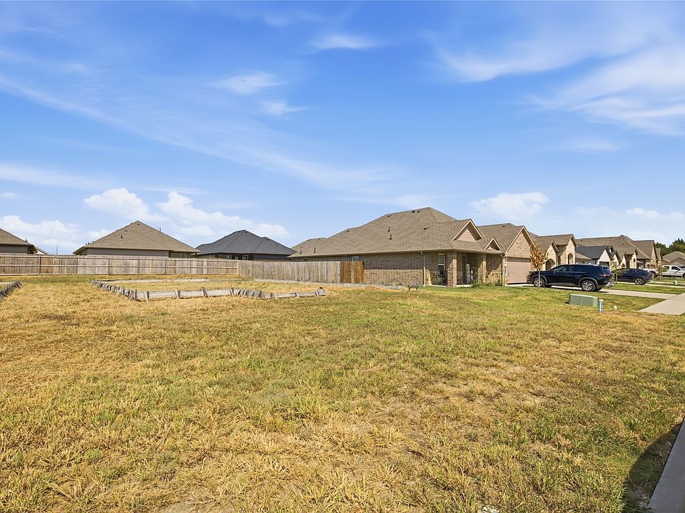 1st image of 708 Greyson Ln