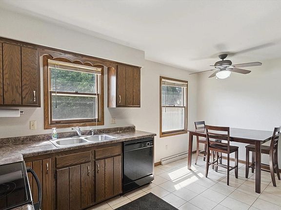 5th image of 875 Sussex Dr