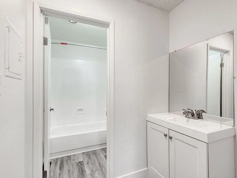 424 Callan Ave — Photo 15