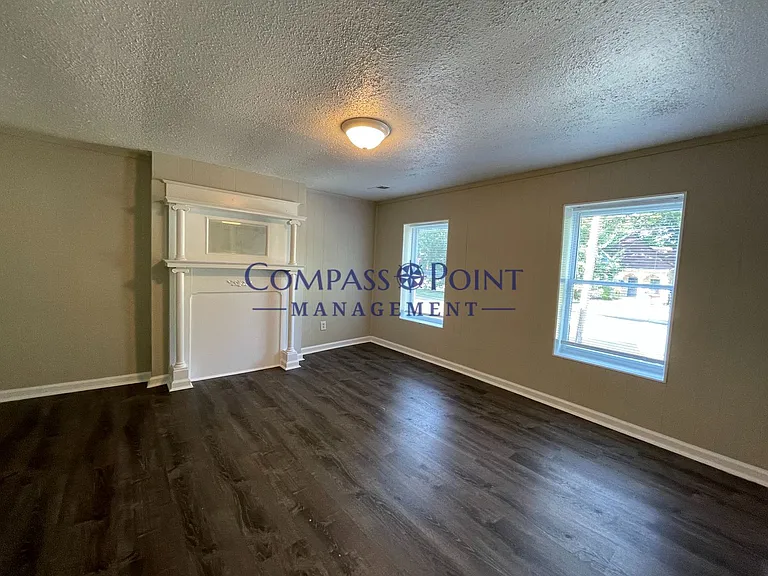 161 E Loudon Ave — Photo 6