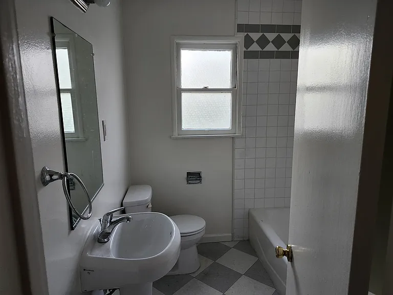 1051 S Bedford St #6 — Photo 13