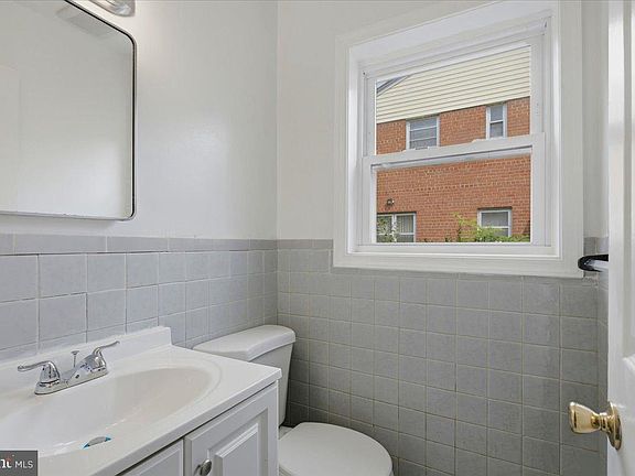 4th image of 7632 W Park Dr