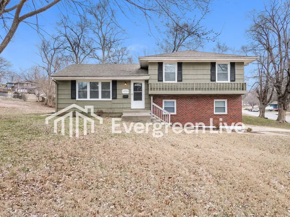 10704 Saint Catherines Ln, Kansas City, MO 64137