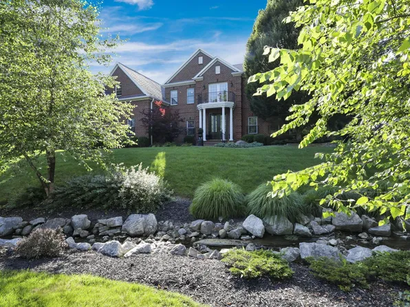 344 Glyn Tawel Dr, Granville, OH 43023