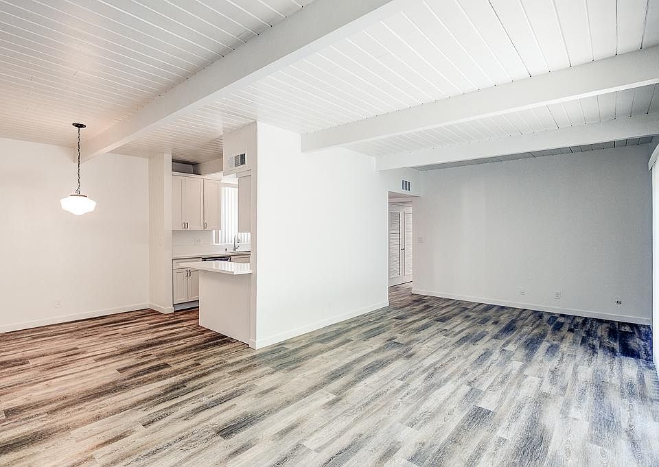 1st image of 12659 Moorpark St #25