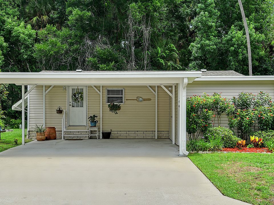Front of house and carport 