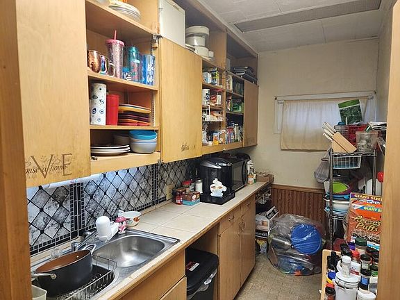 5th image of 708 Saint Clair Ave #706