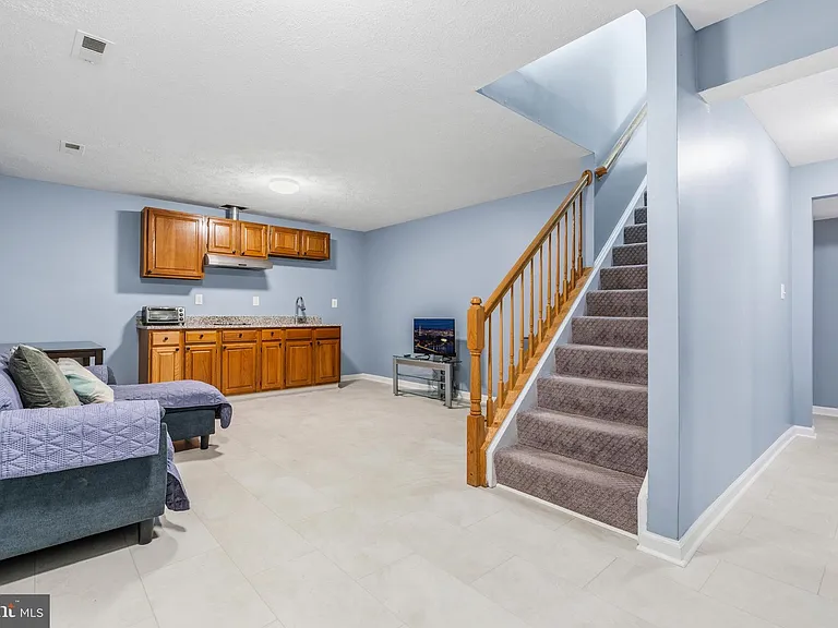 13922 Rutgers Ct — Photo 48