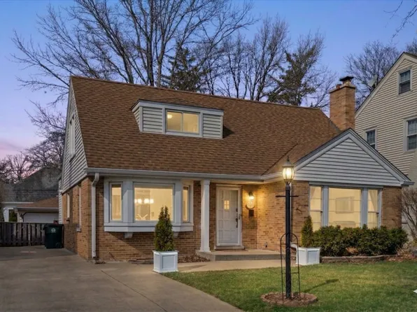 1104 S Lincoln Ave, Park Ridge, IL 60068