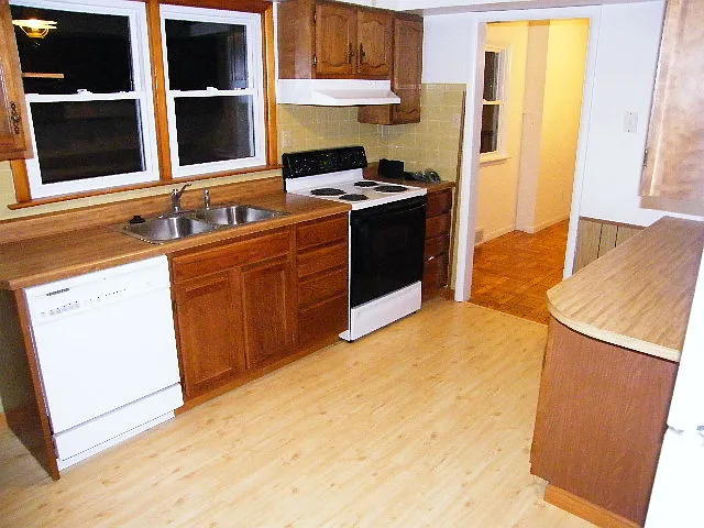 Roger Ln — Photo 20