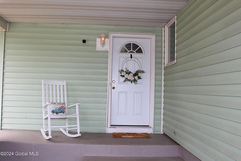 2nd image of 1104 Laura Street