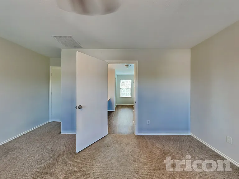 1525 Trent Dr — Photo 9