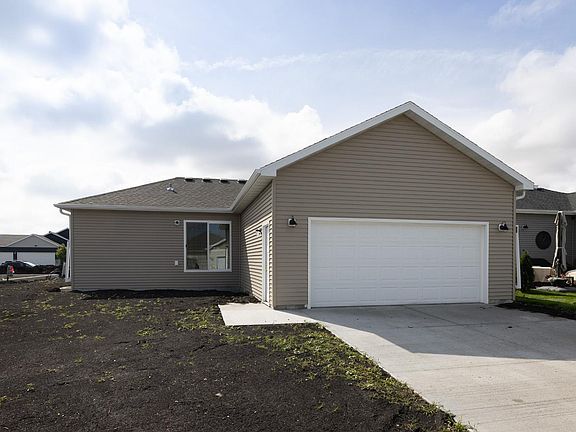 2nd image of 2575 Golden Ln S