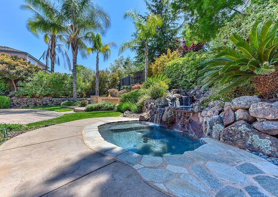 1st image of 447 Chaparral Dr