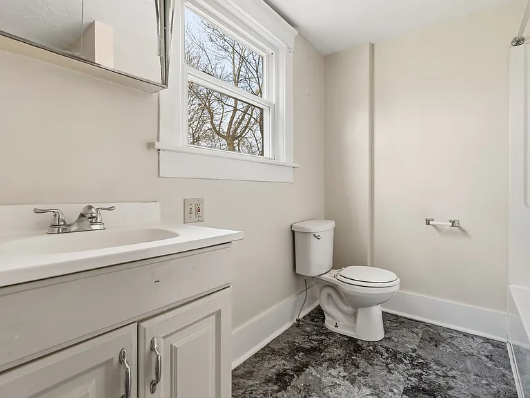 488 Alexander St — Photo 2