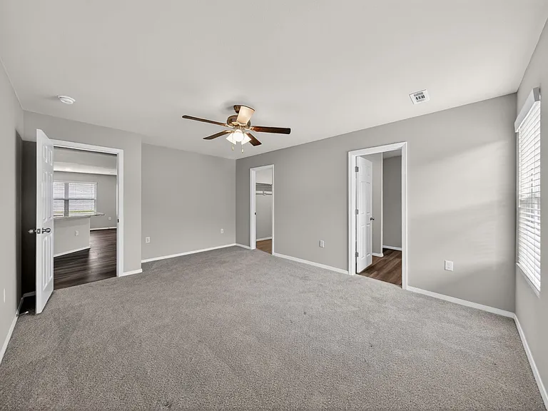4405 Sackett Ave — Photo 19