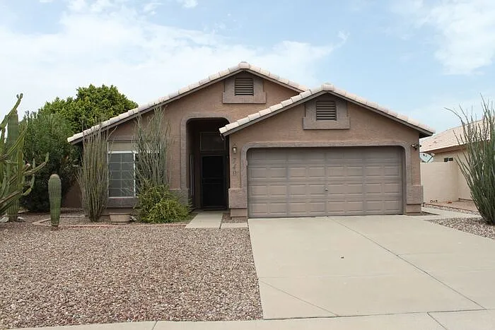 740 W Baylor Ln