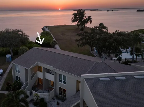 656 Windrush Bay Dr, Tarpon Springs, FL 34689