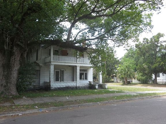 3rd image of 48 W 22nd St