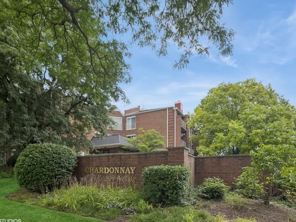 805 Leicester Rd APT 116, Elk Grove Village, IL 60007