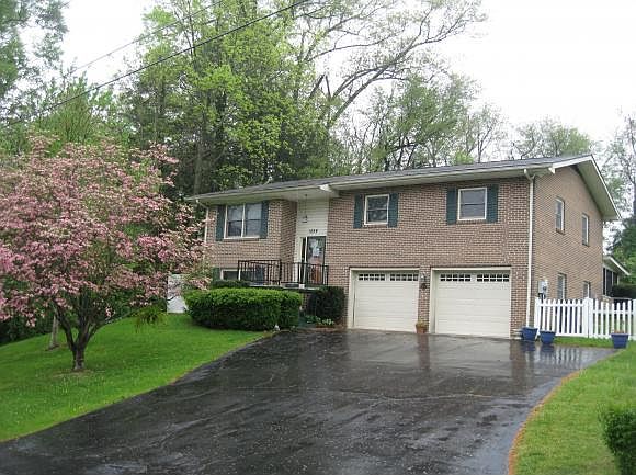 1st image of 1024 Oakland Dr