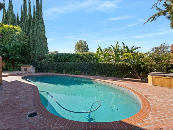 2719 N Granvia Pl, Thousand Oaks, CA 91360