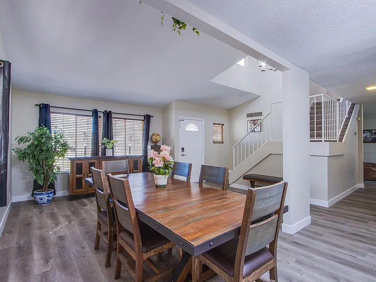2342 Viewcrest Rd — Photo 15
