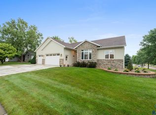 304 S Country Club Ave, Brandon, SD 57005