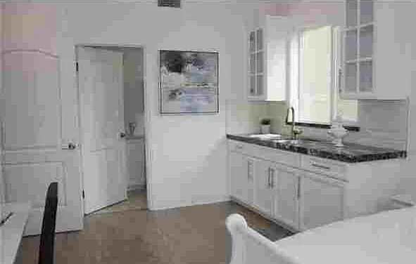 15723 Vincennes St — Photo 22