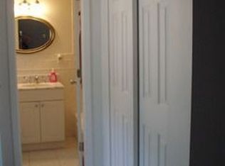 33 Regina Rd, Farmingdale, NY 11735