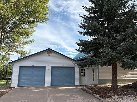 4th image of 881 Mountain View Dr