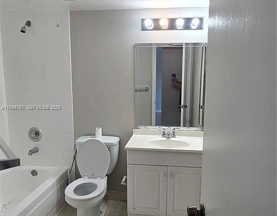 4th image of 8901 Wiles Rd APT 303