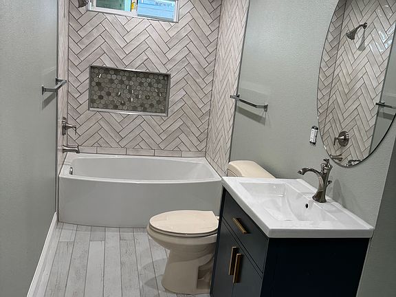 4th image of 2318 Bassler St APT B