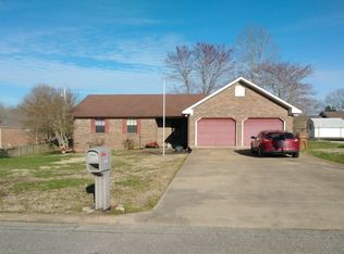 120 Hedgewood Dr, Lexington, TN 38351
