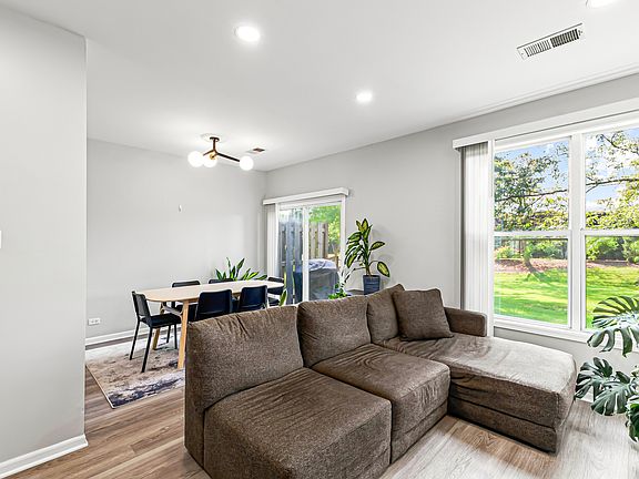 5th image of 991 Sheridan Cir