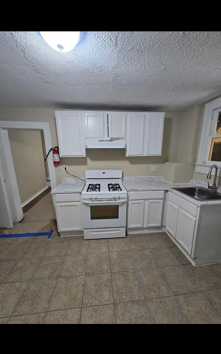 2 bed, $1,950 — Photo 1