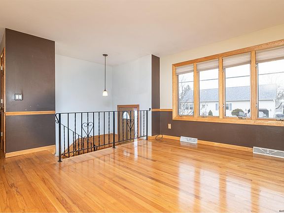 3rd image of 22 Maryland Ave