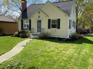 1043 Lake Grove Ave SE, East Grand Rapids, MI 49506