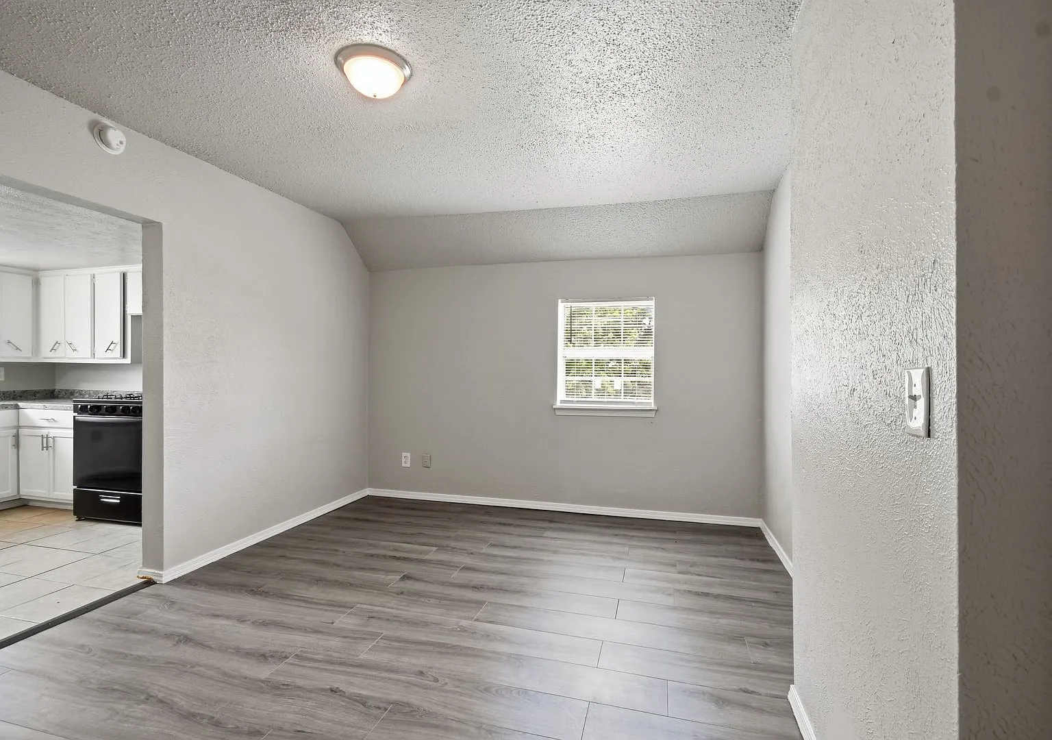 S Maple St Apartments — Photo 4