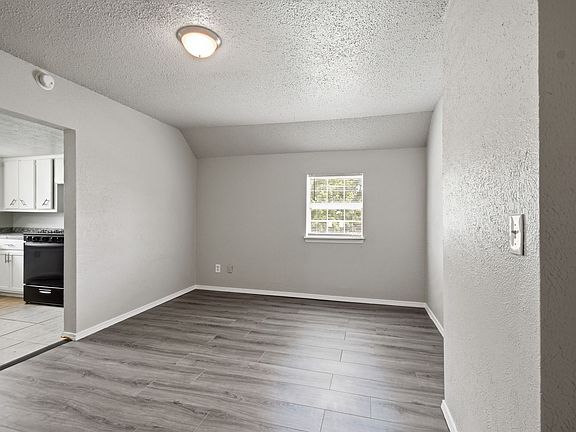 4th image of 405 S Maple St APT F