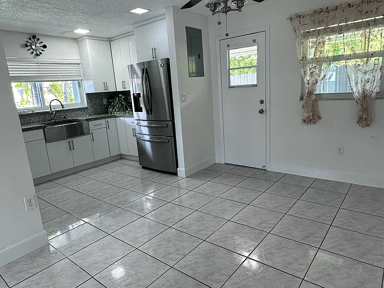 1864 NW 21st St #2 — Photo 7