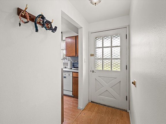 5th image of 413 Emerald Cir