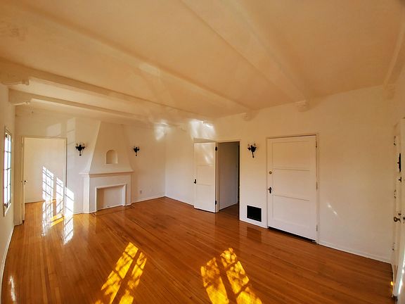 2nd image of 632 N Windsor Blvd #634-1/2