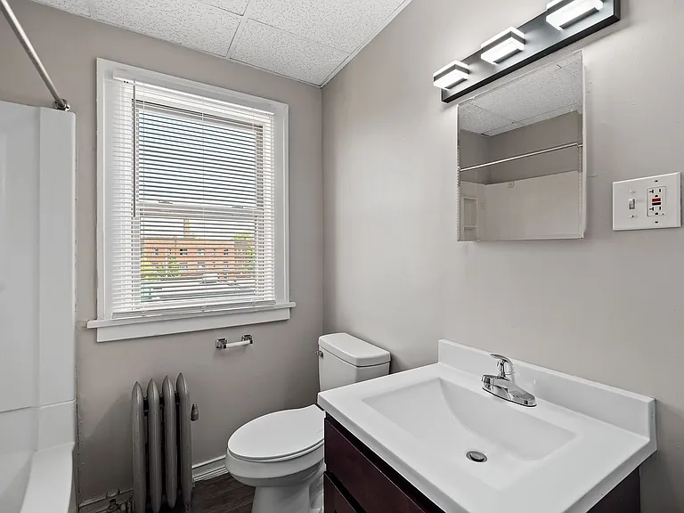 Maycourt Apartments — Photo 21