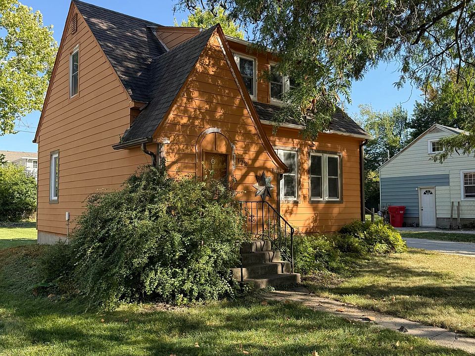 2nd image of 122 Howard Ave