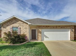 405 Willow Creek Dr, Glenn Heights, TX 75154