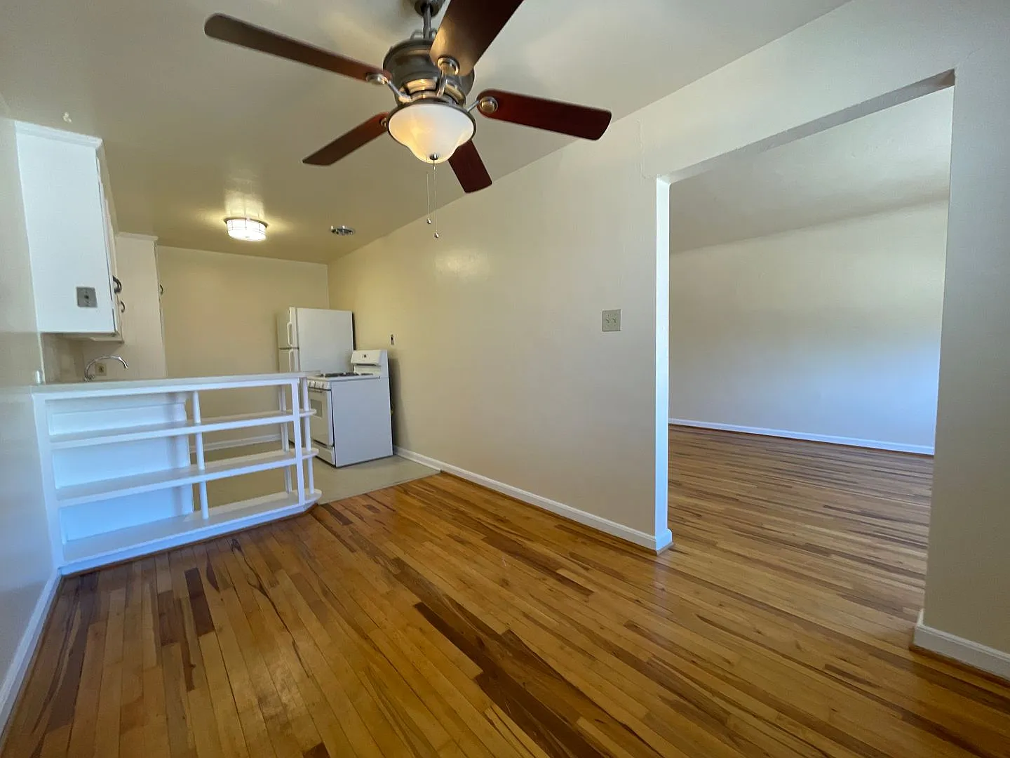 The Vogue Apartments — Photo 4