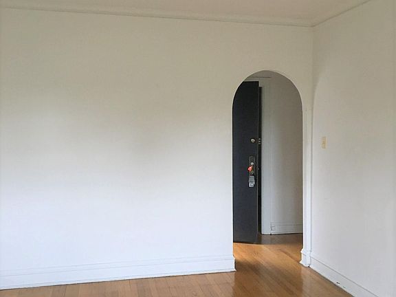 2nd image of 4512 N Ashland Ave #3N