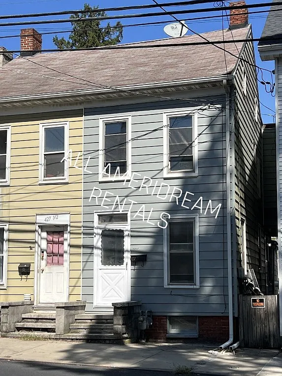 2 bed, $995 — Photo 1