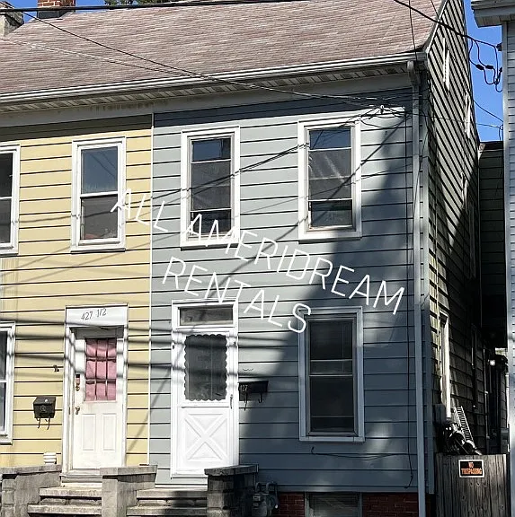 427 Carlisle St — Photo 1